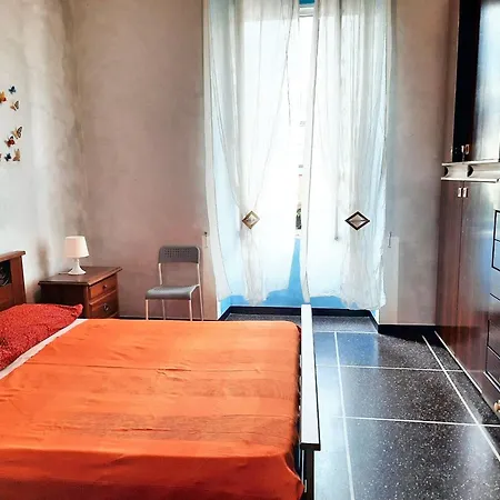 Charming In With Private Parking, 70 Sqm Apartment Genoa