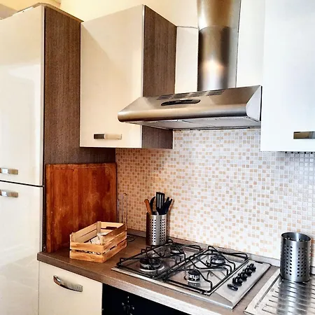 Charming In With Private Parking, 70 Sqm Apartment Genoa