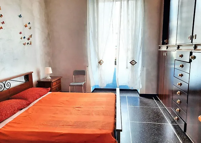 Charming In With Private Parking, 70 Sqm Apartman Genova