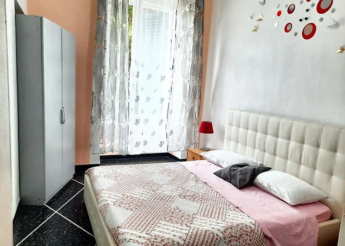 Charming In With Private Parking, 70 Sqm * Genua