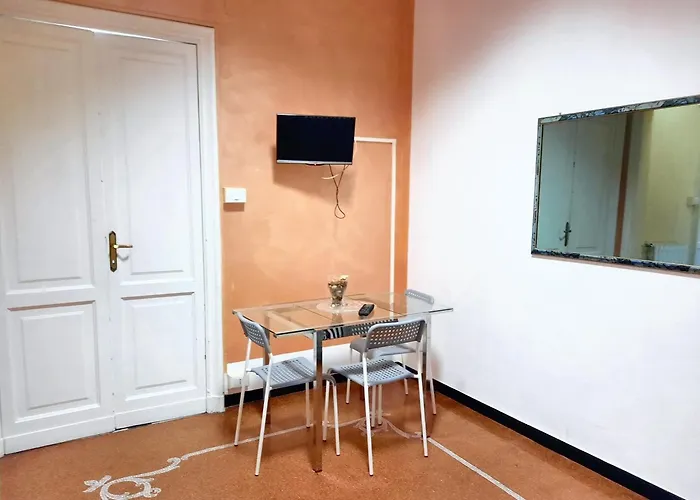 Lägenhet Charming In With Private Parking, 70 Sqm Genua