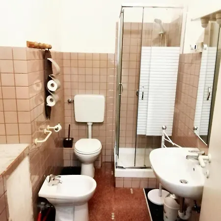 Charming In With Private Parking, 70 Sqm * Genua