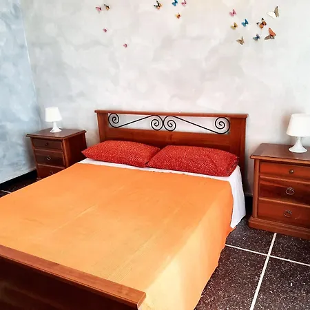 Charming In With Private Parking, 70 Sqm * Genua