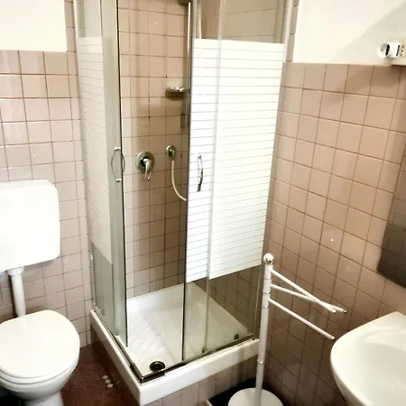Charming In With Private Parking, 70 Sqm * Genua
